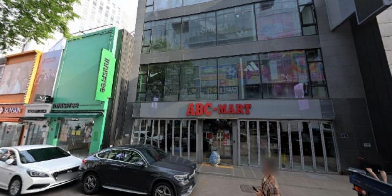 ABC마트 SE 명동길점 사진 2