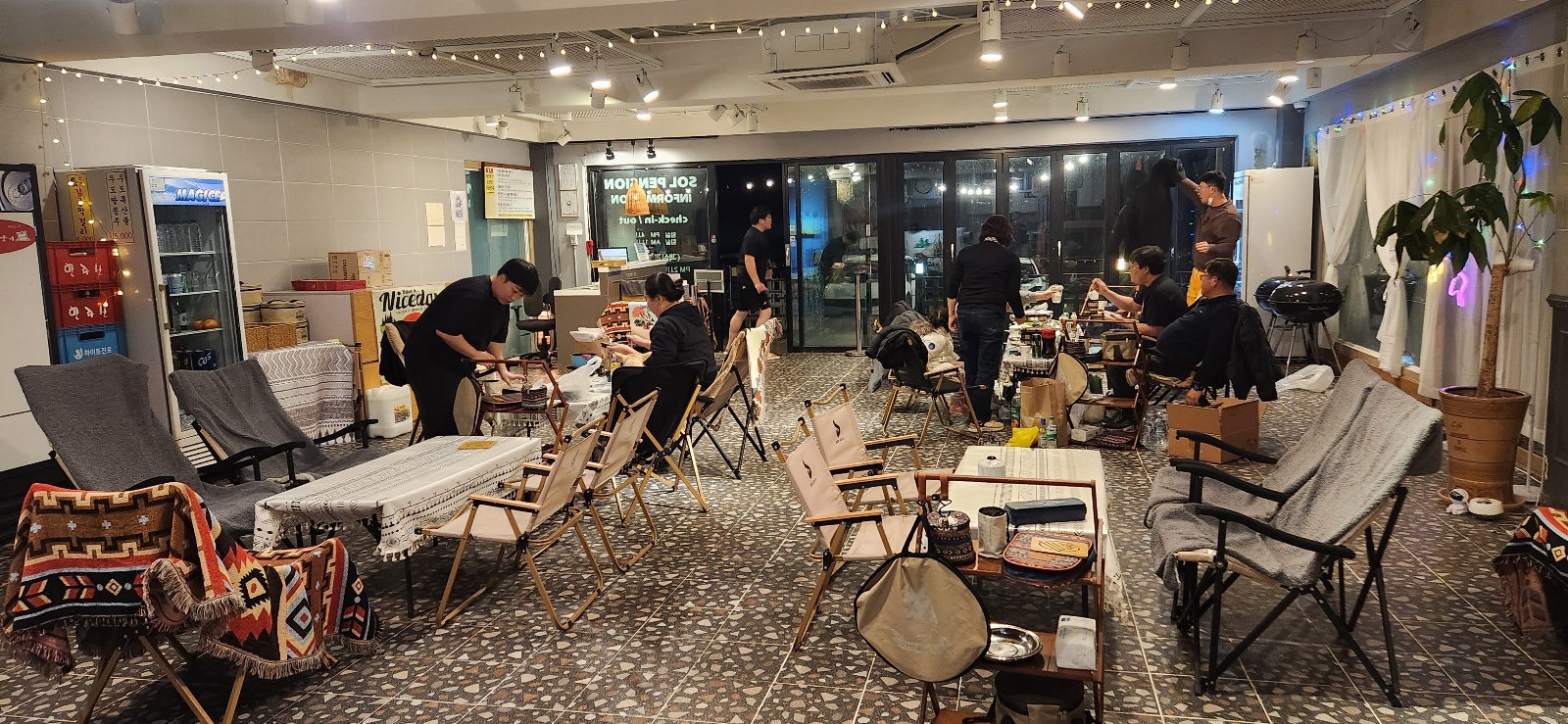 돌담넘는고양이 사진 3