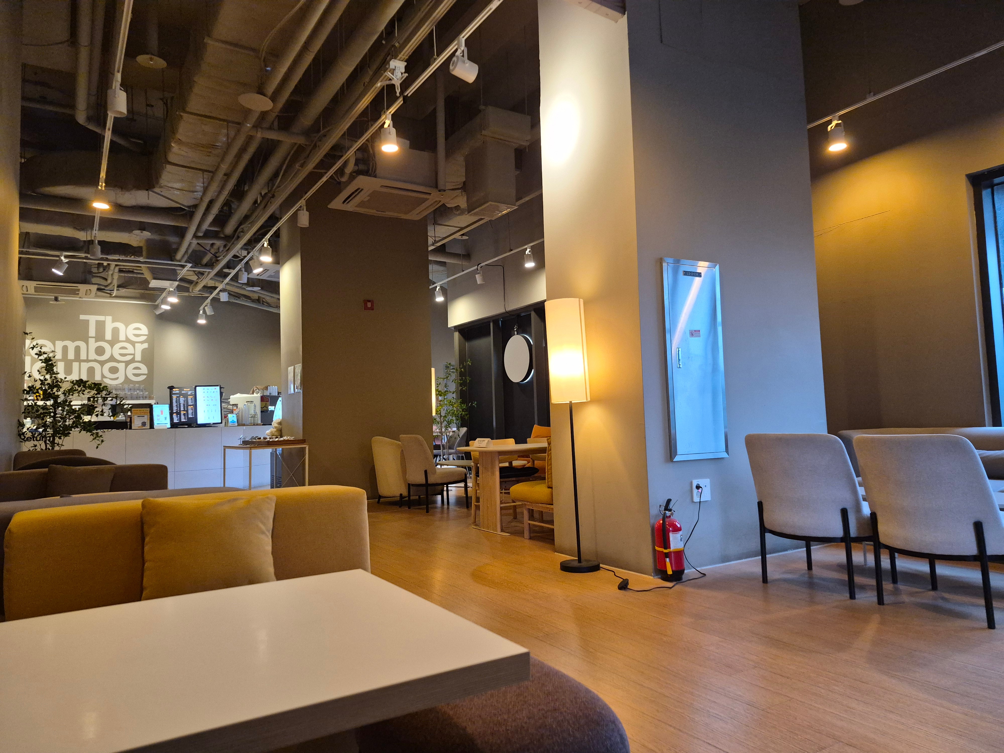 더노벰버라운지 청량리그라시엘점 사진 3