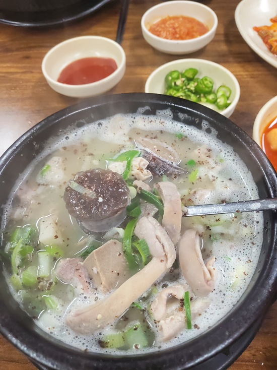 아바이순대국밥 사진 1