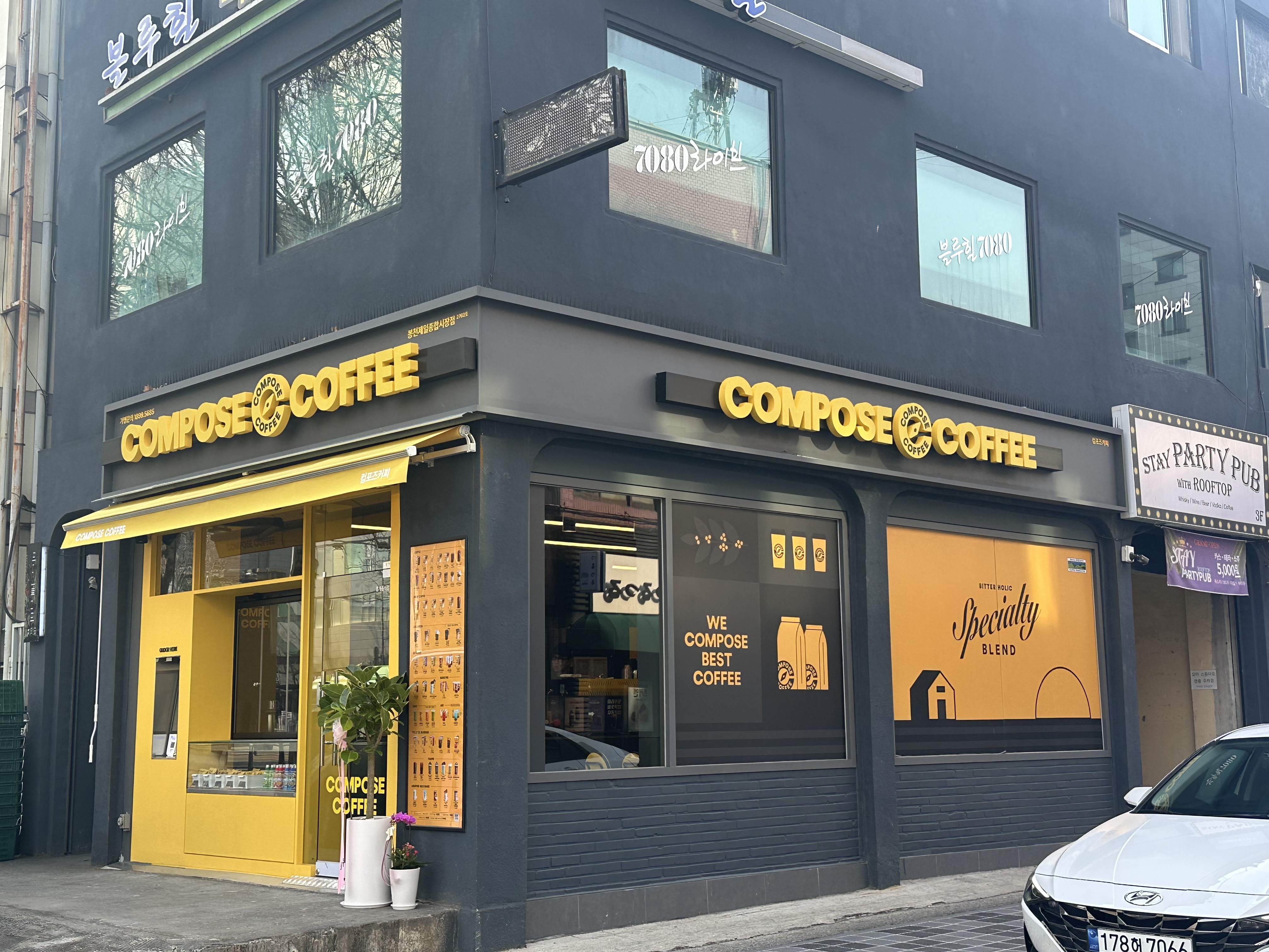 컴포즈커피 봉천제일종합시장점 사진 3