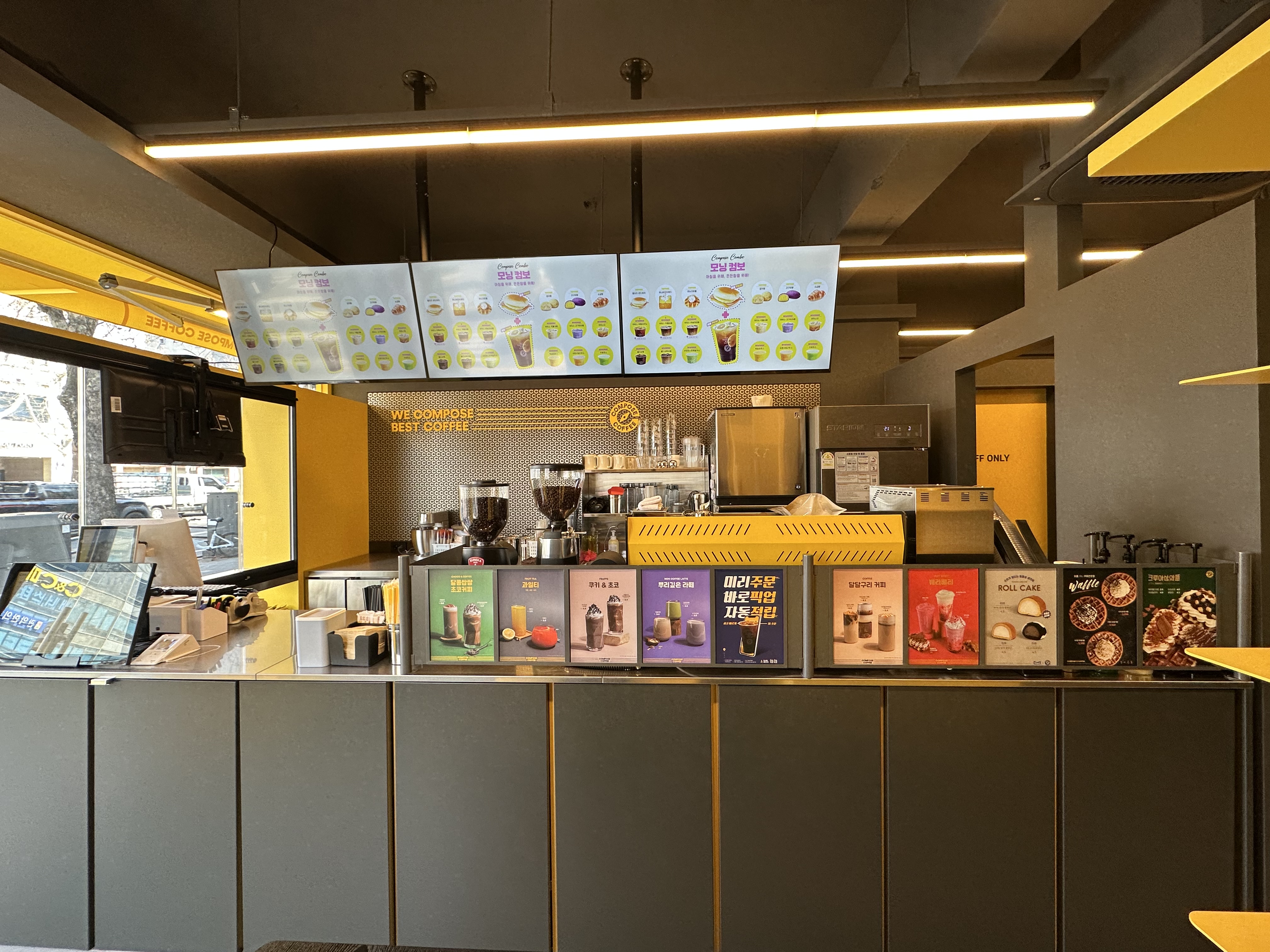 컴포즈커피 봉천제일종합시장점 사진 5