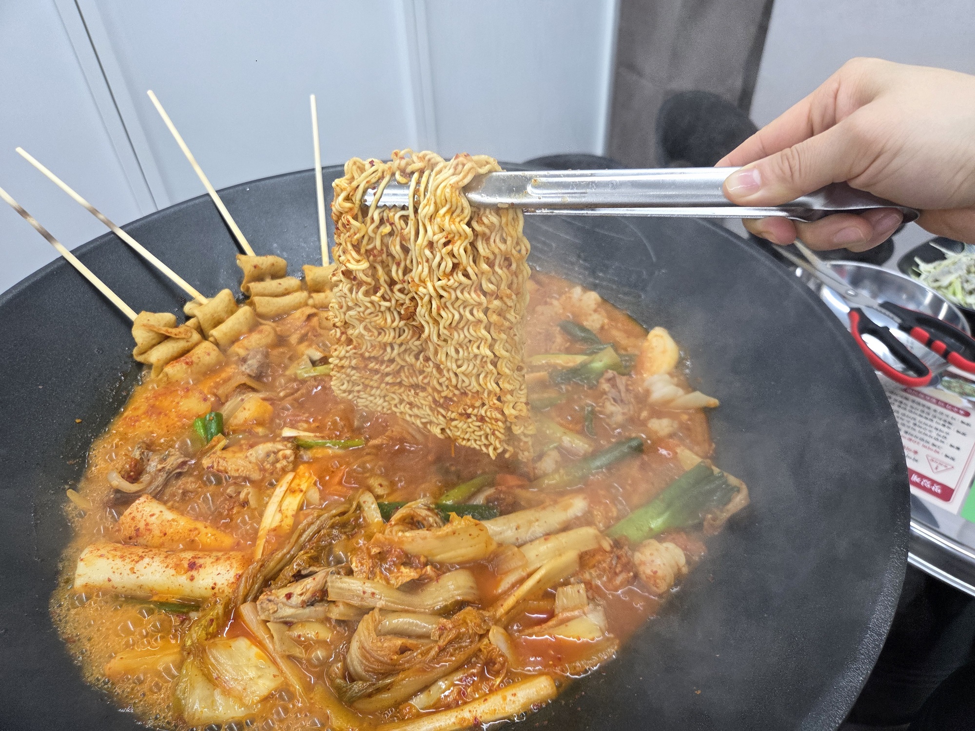 통큰솥뚜껑닭볶음탕 경주점 사진 3