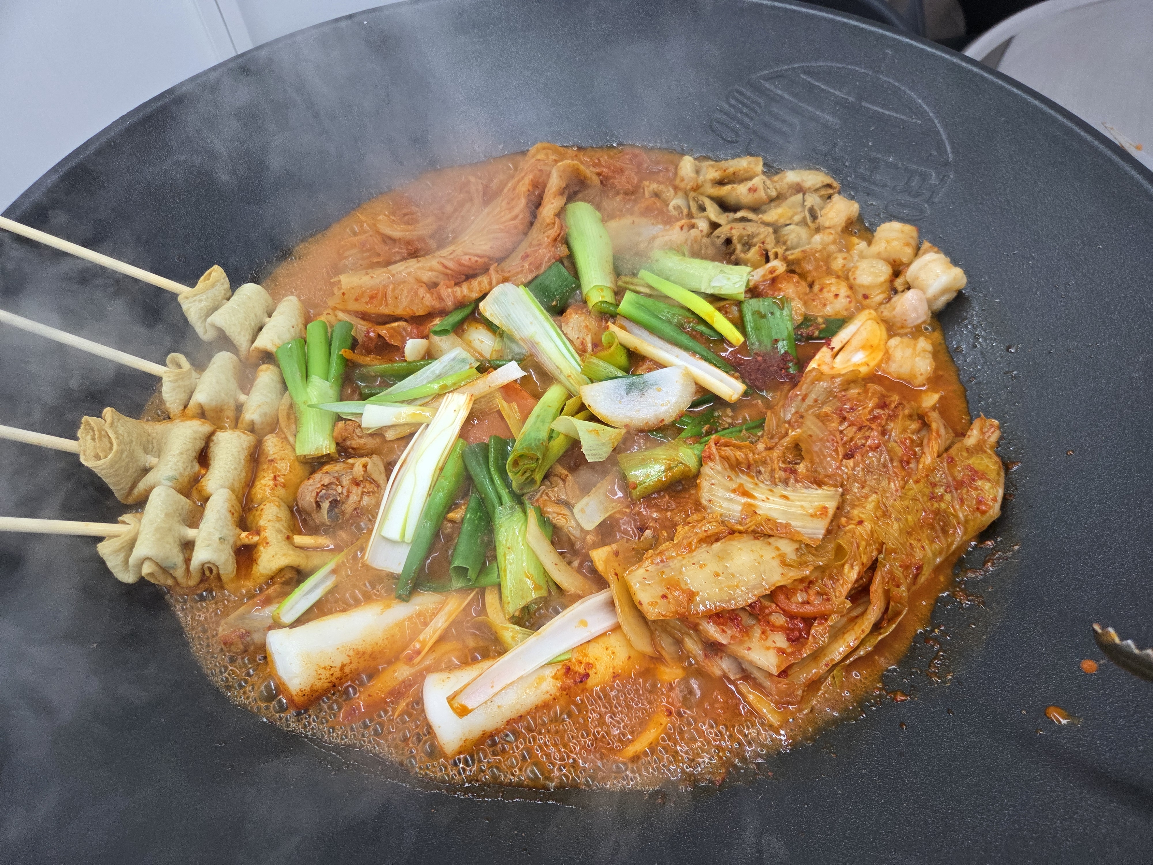 통큰솥뚜껑닭볶음탕 경주점 사진 4