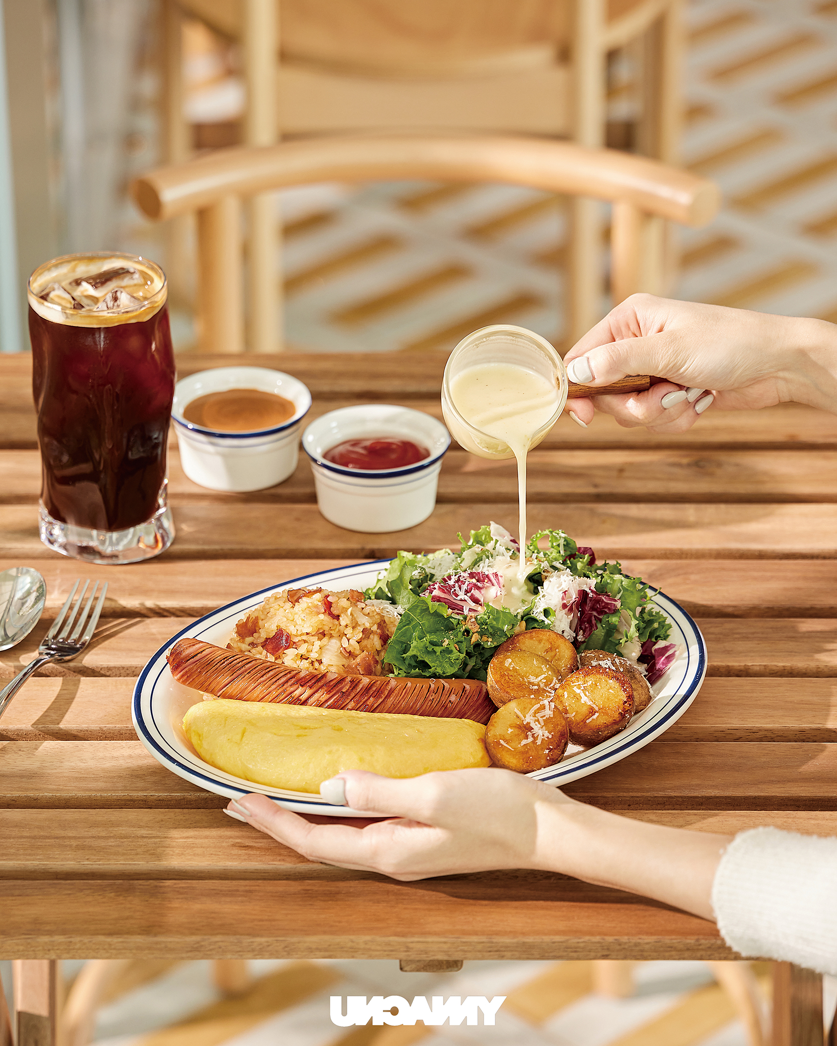 언캐니 사진 1