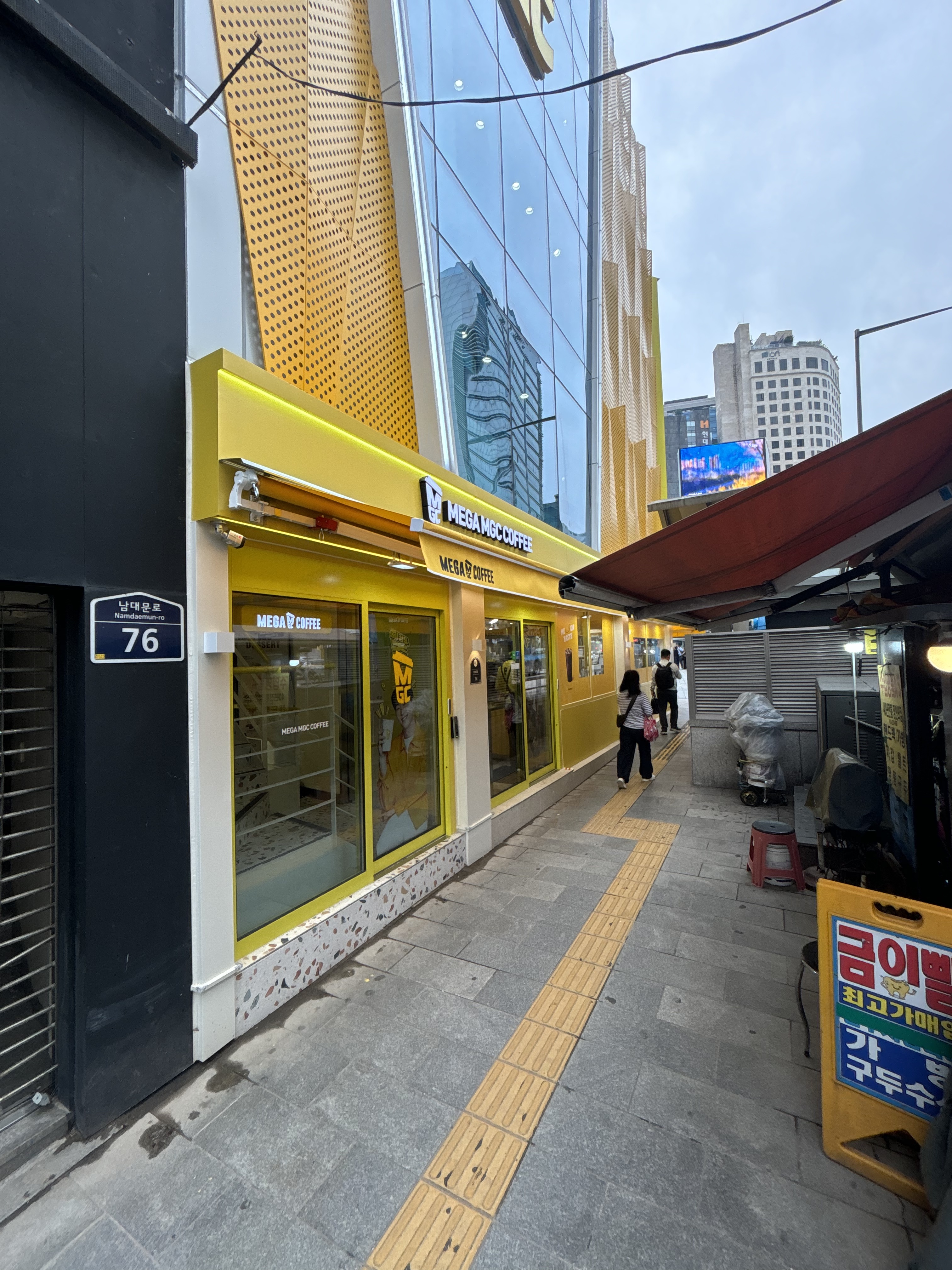 메가MGC커피 명동입구점 사진 3