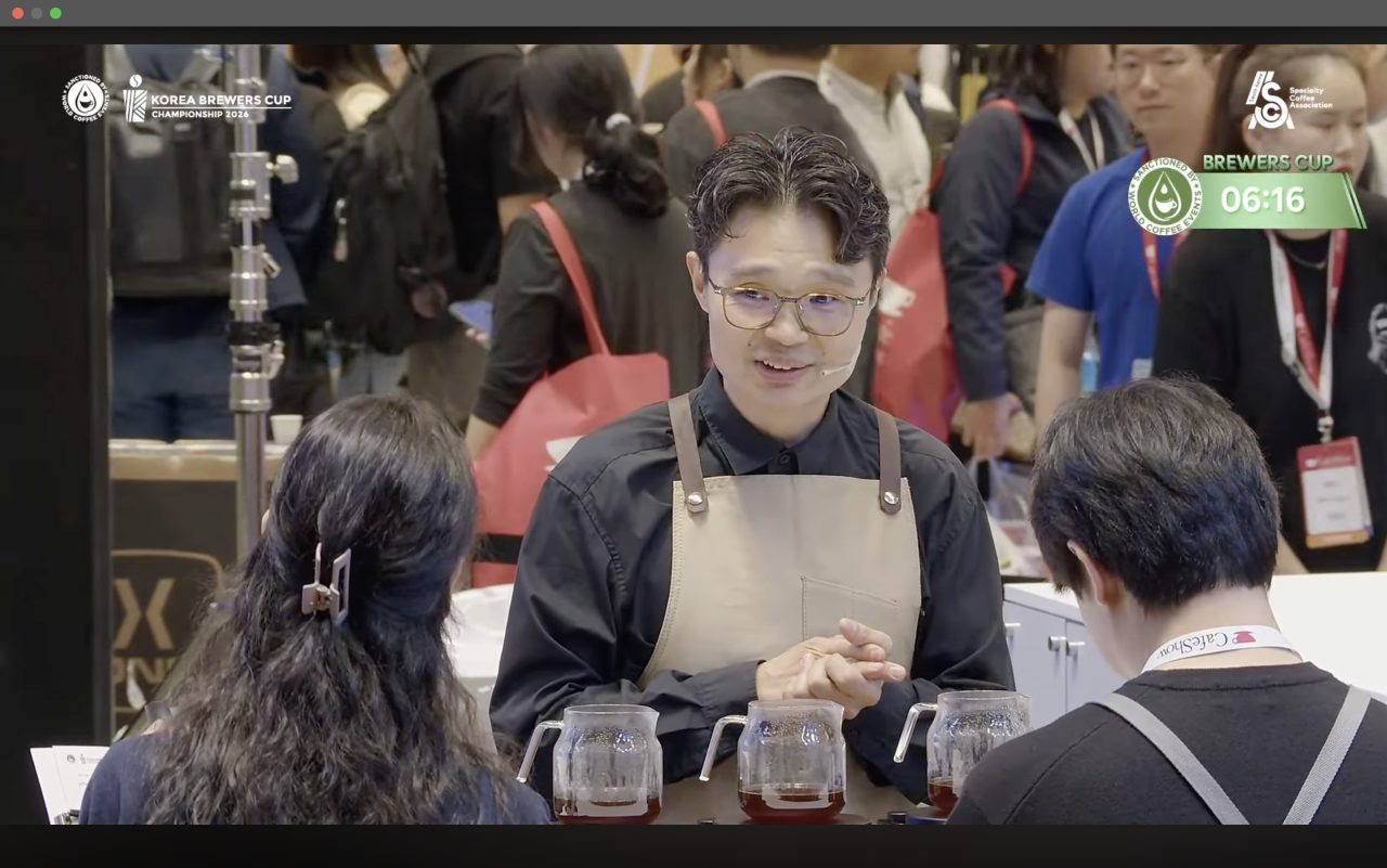 커피내리는 버스정류장 사진