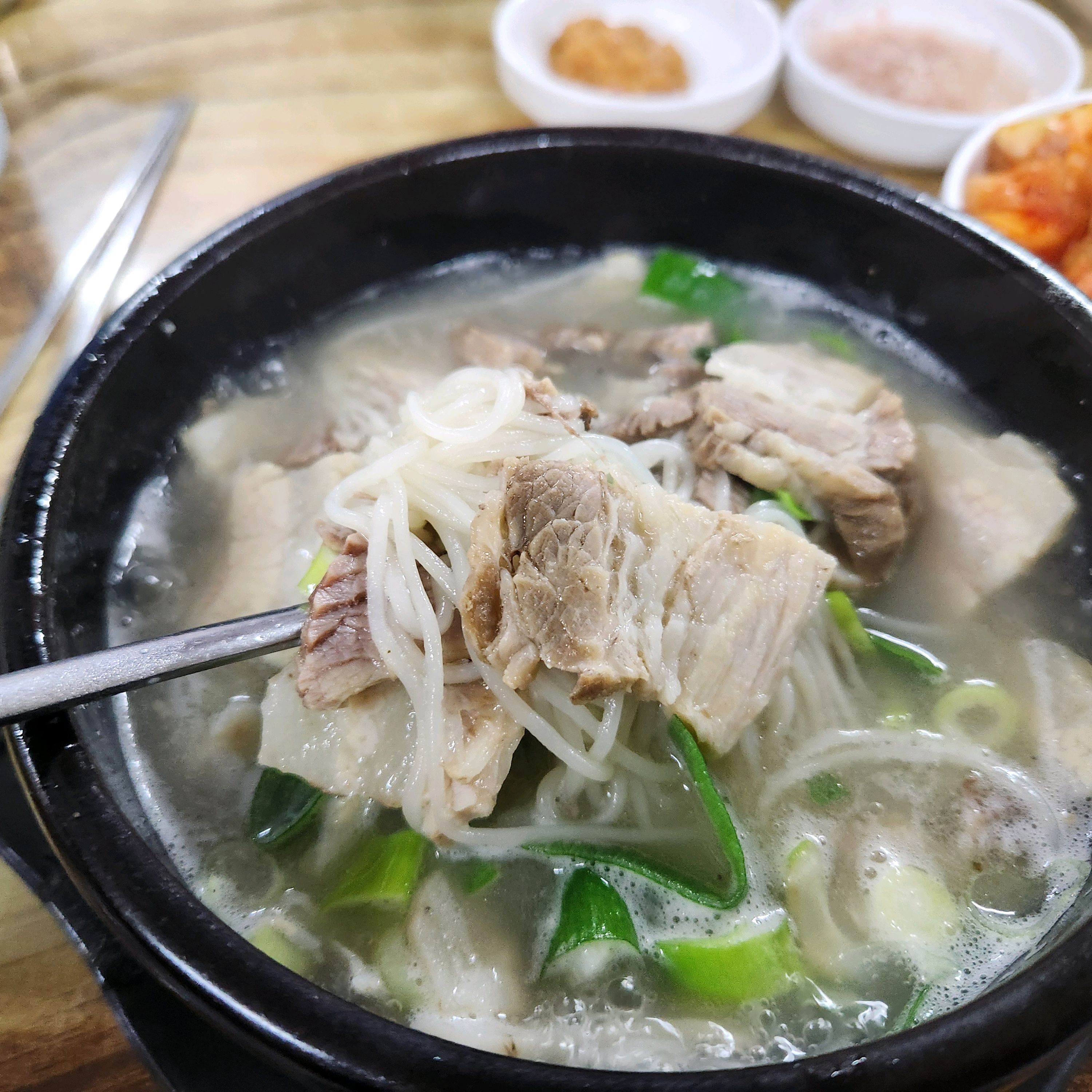 월강부산돼지국밥 사진 1