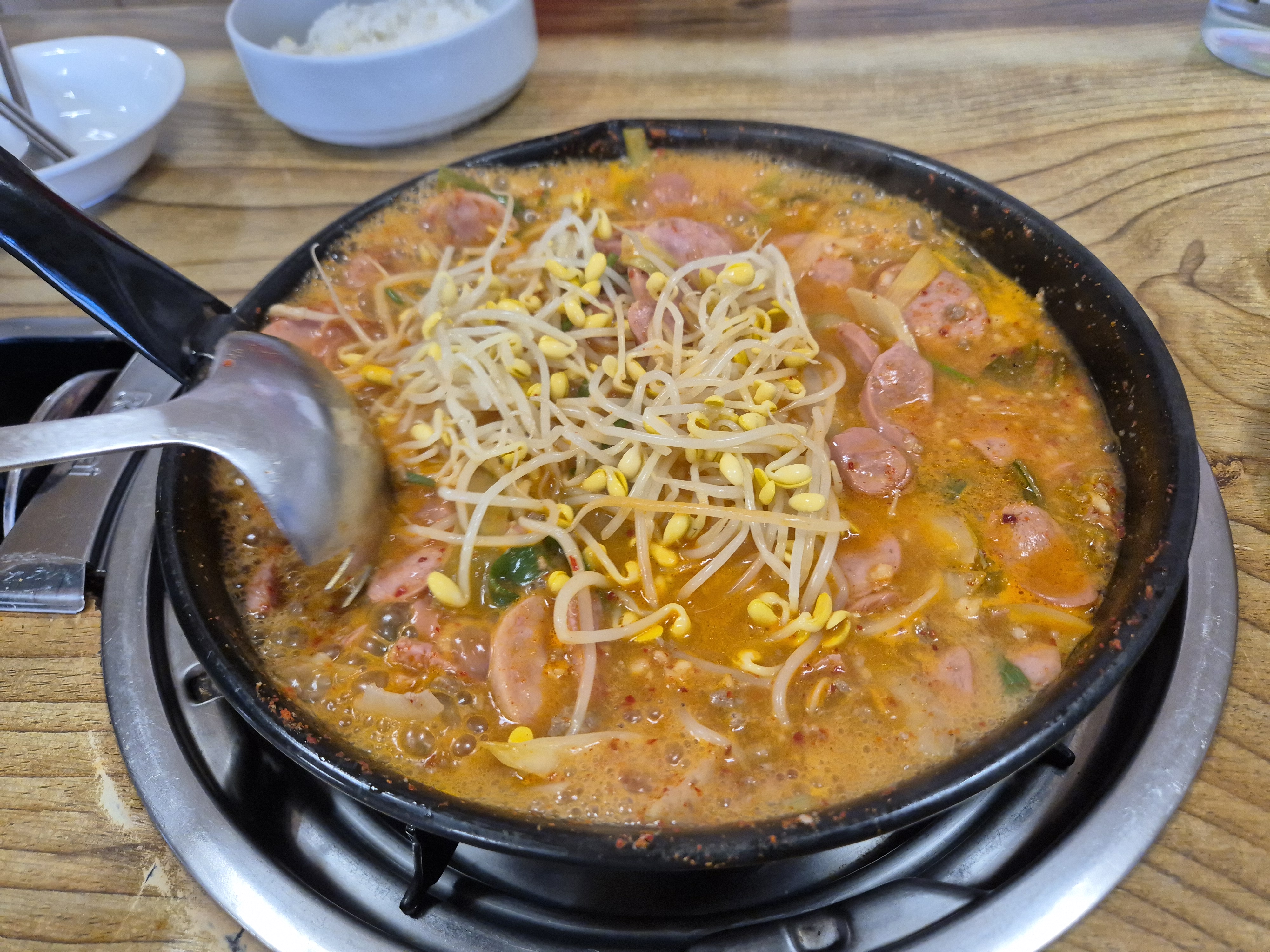 송탄나여사부대찌개 본오점 사진 4